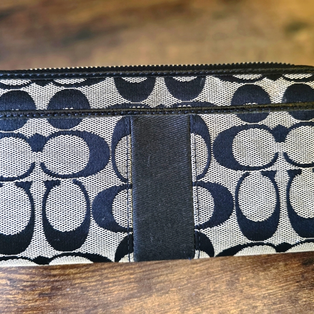 WALLET COACH LARGE BLACK C  ZIP AROUND